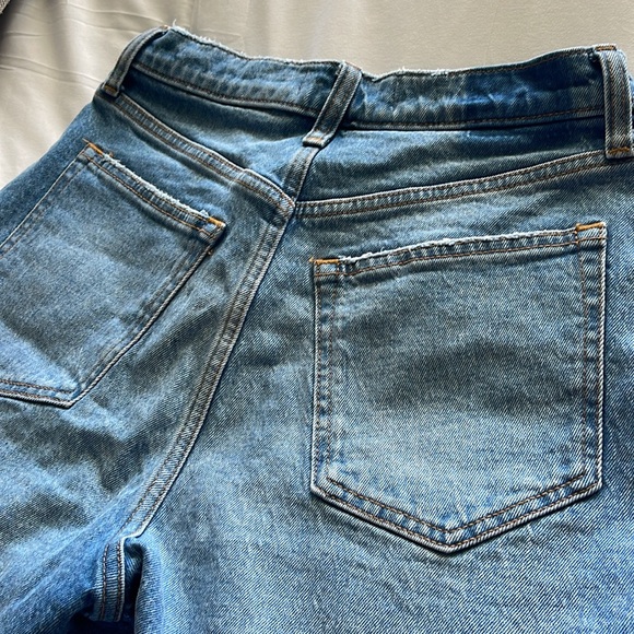 Abercrombie & Fitch High Rise Dad Short - Picture 5 of 5